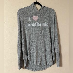 Thin Gray Hooded Sweatshirt with 'I Love Weekends' Print